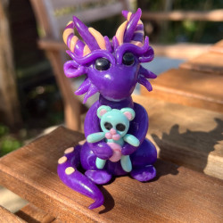 Figurine Dragon Personnalisable avec Doudou en Pâte Fimo - Fait Main et Unique | Fimou