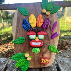 Cadre Masque Aku Aku en pâte Fimo – Décoration murale geek